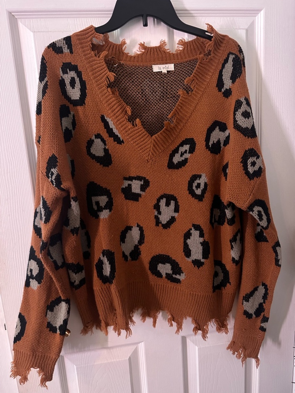 Le Motif Distressed Leopard-Print V-Neck Sweater - Rust